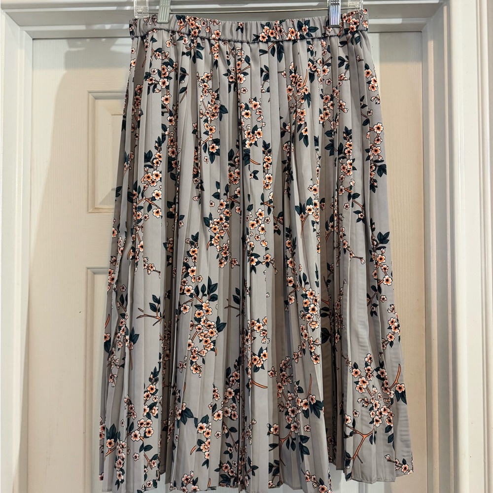 Banana Republic Floral Pleated Skirt - Gray